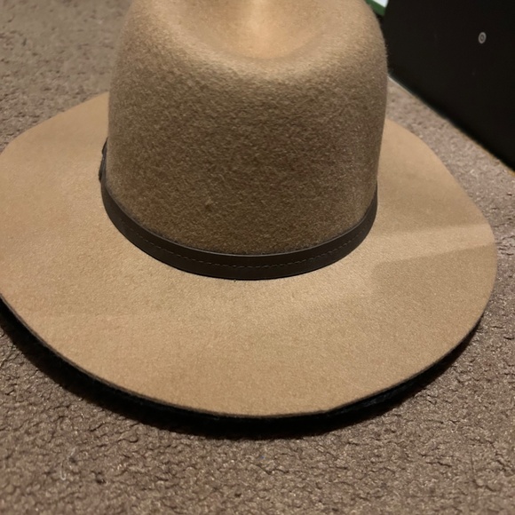 Ecote Urban Outfitters tan felt hat - Picture 3 of 3